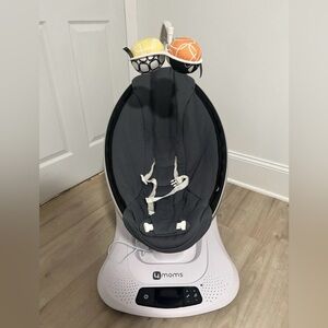 4moms MamaRoo Infant Seat Dark Gray